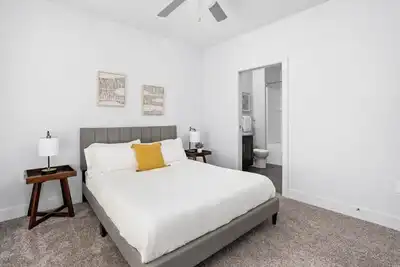 Image de CozySuites Modern 2br, Nora Indianapolis #9