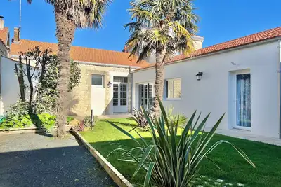 Image de Grande Maison à 10min du Centre-ville - Beau Jardin et Terrain de Pétanque