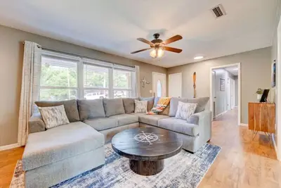 Image de Sky-High Sanctuary: 4bd\/2Bath