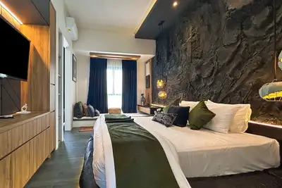 Image de Stay in Style: Discover the Unique Stone Design of The Sansui Stone Villa!