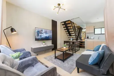 Entire Townhome 3br & 3ba Best for Groups with Parking, Washer, WiFi and Netflix