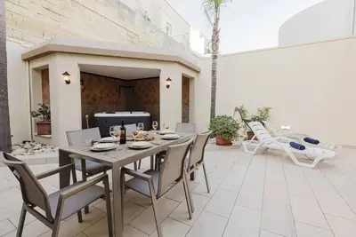 Image de This house is a 3 bedroom(s), 2. 5 bathrooms, located in Il-Mellieħa, null.