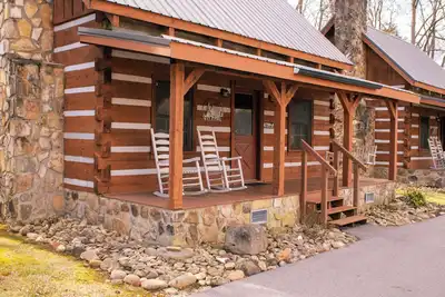 Image de Beary Cozy- Tiny Cabin Getaway!