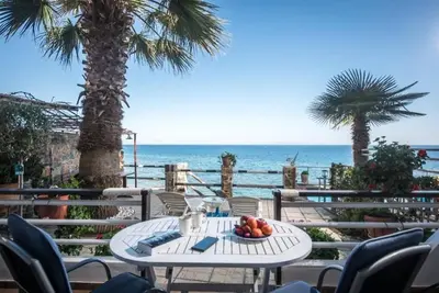 Image de Exclusive Seaside Retreat : Apartment with terrace