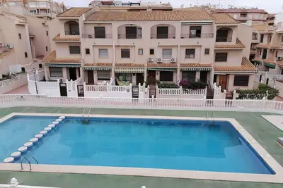 Image de Charming 3-bedroom bungalow in welcoming Guardamar del Segura with Ac, WiFi