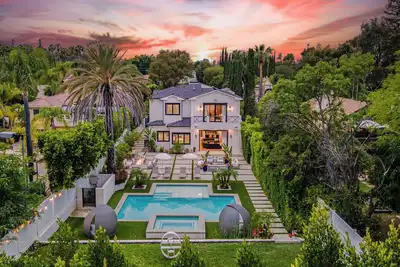 Image de Otis Ave - Modern Farmhouse Retreat w/ Pool, Spa & Luxe Interiors