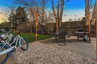 Image de Ultimate Group Getaway | Big Yard, Fire Pit, Grill