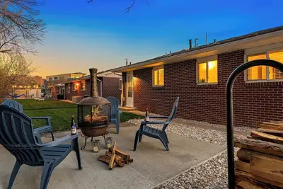 Image de Orchard Flats | Perfect Group Stay w/ Yard and Bbq
