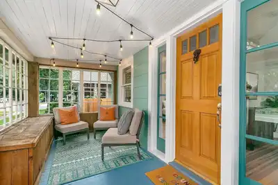 Image de Peterson Retreat | Hot Tub, Bikes, Old Town