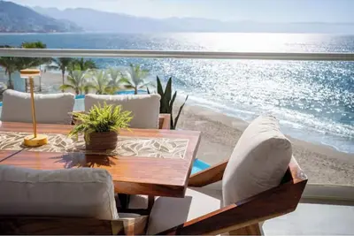 Image de Luxurious Beach Front Suite 3Bed 4Bath, Brand New