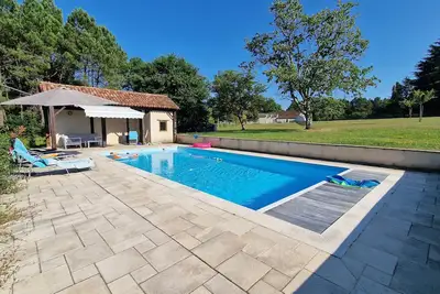 Image de Belle maison de campagne pour 10 avec piscine