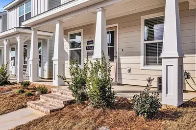 Image de Gorgeous Beach House-Convenient to Beach and Entertainment!