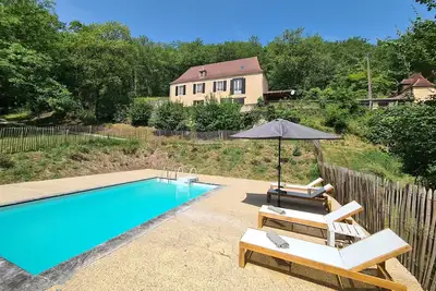 Image de Combe De La Dame - Maison de charme dans un écrin de verdure au plus grand calme