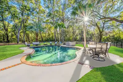 Image de Bay Breeze Manor: Waterfront, Pool & Hot Tub, Game Room!