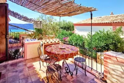 Paradise 3-bedroom villa in charming Capo D'orso with Ac, WiFi
