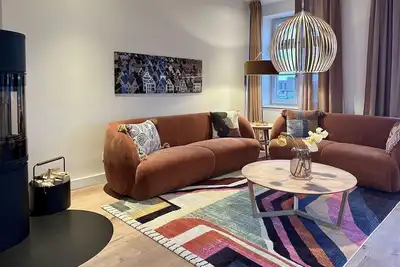 Image de Appartement-Supérieure-Salle de bain et douche-Vue sur la cour