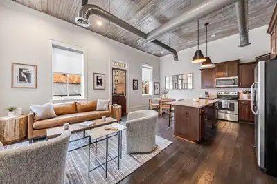 Quiet Downtown Loft in the Heart of Macon