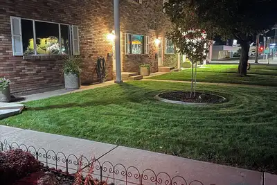 Image de Unique cozy 2-bedroom, 1. 5 bath, king bed, suite in Vernal. Close to work & play