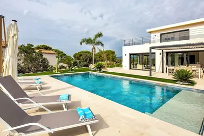 Image de New Villa 8 personnes 4 chambres avec Sdb + Wc climatisation piscine et parking