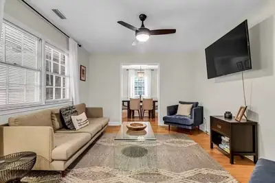 Image de Wine Bar Private Patio Pet-Friendly  Long Stays
