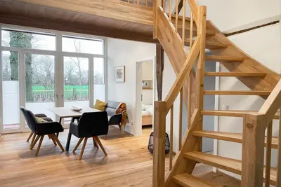Image de Entrance hall - old farmhouse. Generous. Family time.