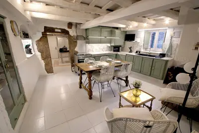 Image de Charming Masia with fireplace in the forest 10 minutes from Girona
