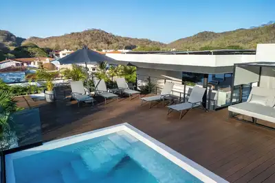 Image de Centrally located 1-bedroom with rooftop BBQs and pools - walk to everything!