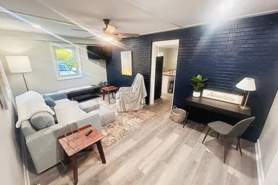Image de Charming 3-bedroom house with ample outdoor acreage