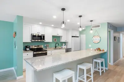 Image de New to the rental market- Stunning open beachside condo at Kings Crown