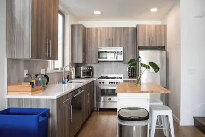 Image de Cheerful Townhome w/ Rooftop Views - Dog Friendly