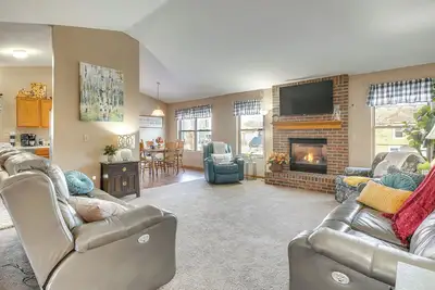 Image de 17 Mi to Columbus: Pickerington Home w/ Fire Pit!