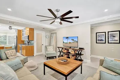 Image de Surf Beach house steps to Beach