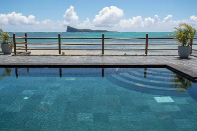 Image de Duplex Lagon pieds dans l'eau, vue Coin de Mire
