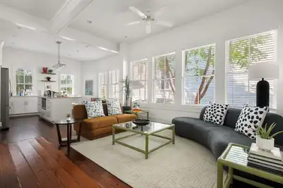 Image de 2 Bedrooms | 2 Blocks to King | The Kronos Suite