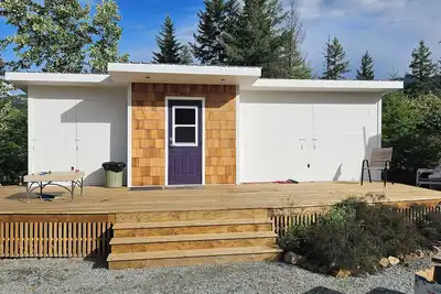 Image de Charming 2-bedroom cottage in Enderby with Ac, WiFi and Kitchenette.