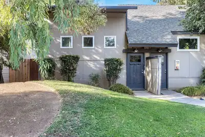 Image de Contemporary River Park Condo 3 Bed/ 2 bath Garage