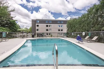 Image de Peaceful Stay | Minutes from Downtown Excitement | Free Parking