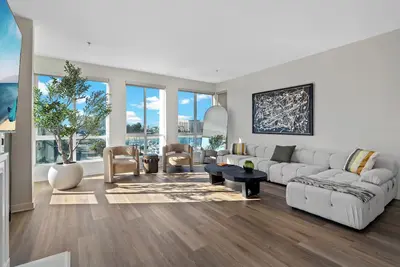 Image de Coastal Bliss - Luxe 2br Retreat in Mdr Venice Sm
