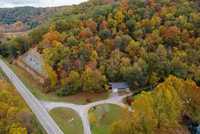 Image de Flat in Appalachian Hills, Hot Tub and Bbq