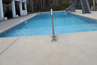 Image de Cozy basement studio with WiFi, hot tub and pool in enjoyable Columbia