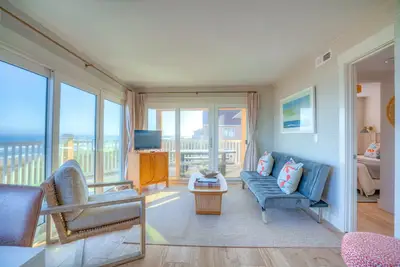 Image de Sun drenched panoramic ocean views 3 king suites
