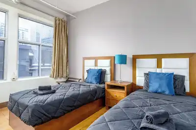 Image de Loft avec 2 lits au coeur du centre-ville de Montreal