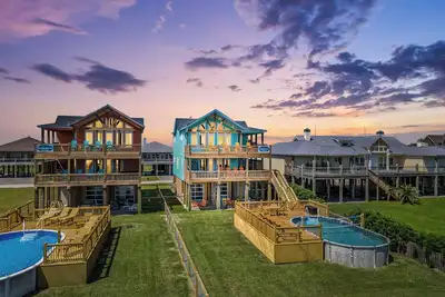 Image de Luxury Beachfront Escape | 2 Homes, Pools & Hot Tubs