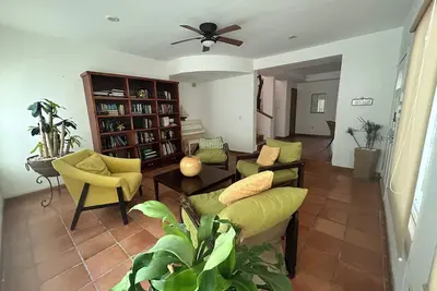 Image de Beautiful lagoon view house