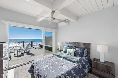 Image de Oceanfront Retreat: 2br Home with Private Beach Access, Firepit & Bbq