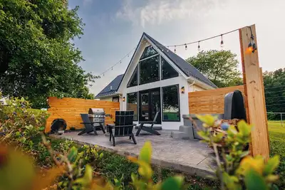 Image de Edinburgh Escape | Hot Tub, Fire Pit + Grill