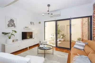Image de West End Courtyard Retreat