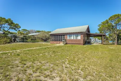 Image de Best Deal on The Beach - 3 bedrooms, 2 baths with screened porch