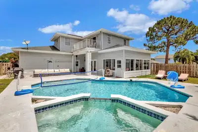 Image de Beach Proximity Home: Bbq Grill, Game Room, Mini Golf, Private Pool (non-heated)/ Fl