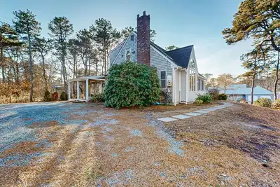 Image de Sunlight house close to National Seashore with porch, W\/D, Ac, & games